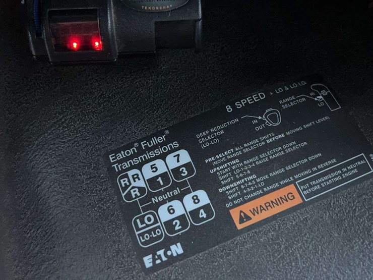 2009-international-7600-image-48