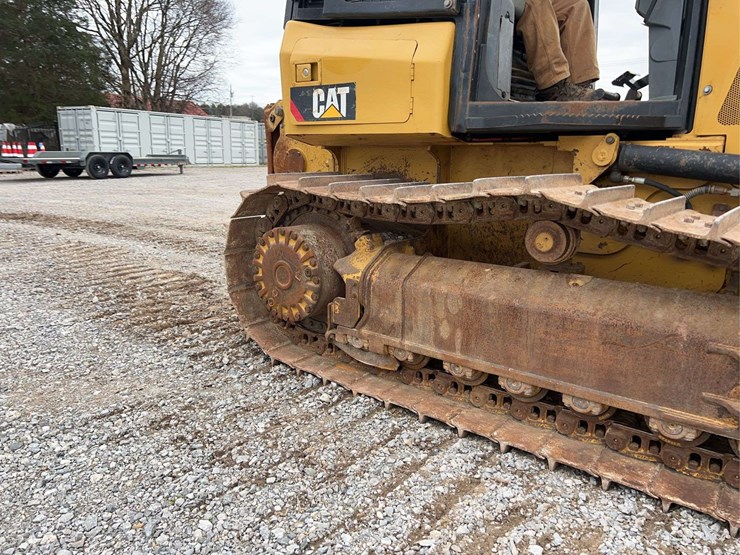 2015-caterpillar-d5k2-lgp-image-24