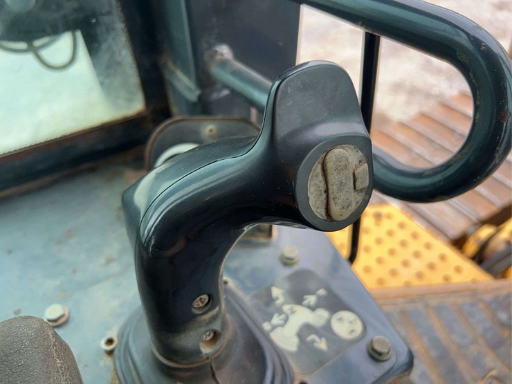 2007-deere-750j-image-36