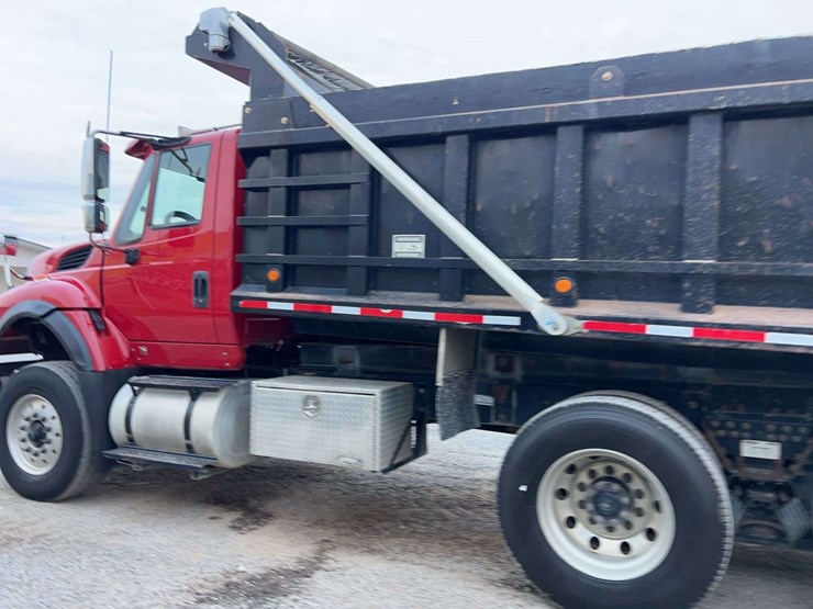 2009-international-7600-image-24