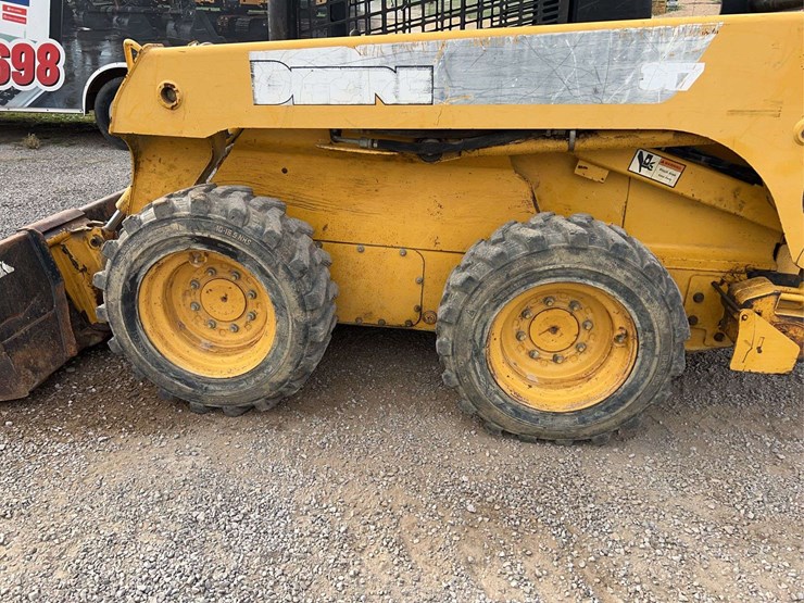 john-deere-317-image-27