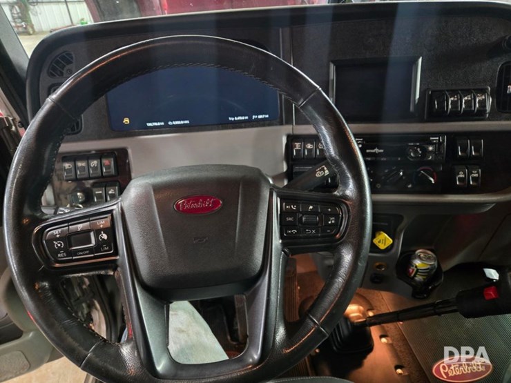 2023-peterbilt-389-image-17
