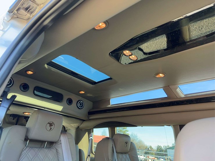 2019-ford-transit-image-18