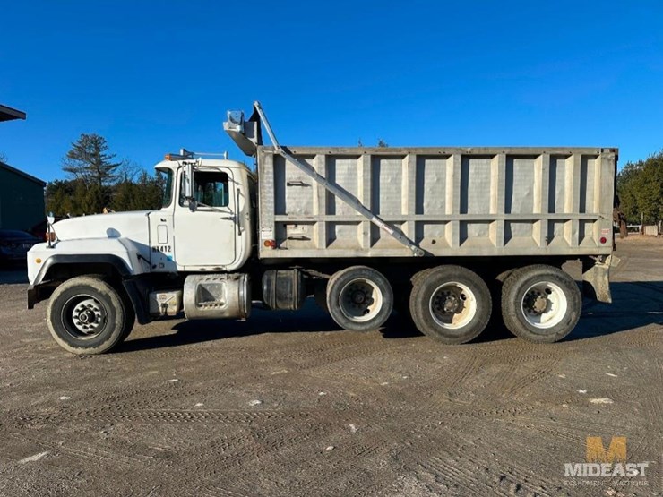 1999-mack-rd688-triaxle-dump-truck-image-4
