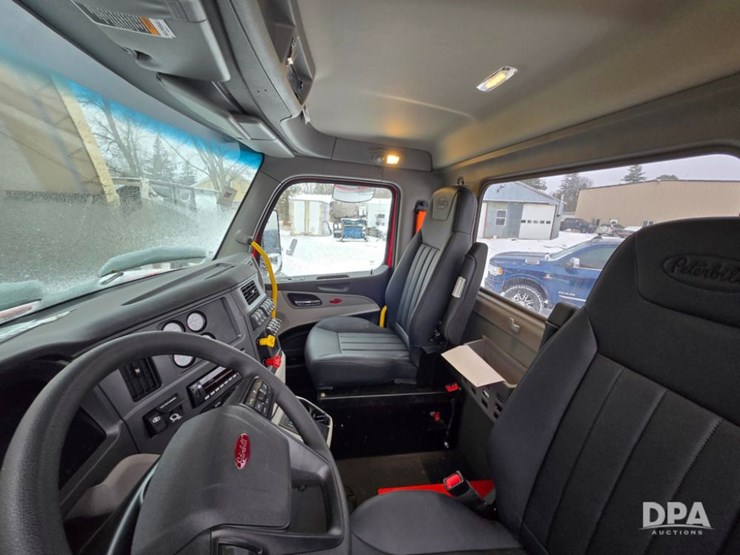 2025-peterbilt-567-image-17