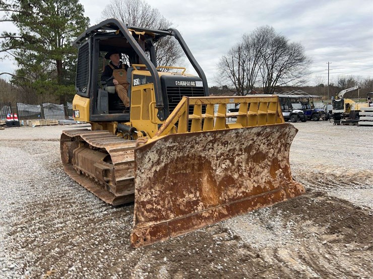 2015-caterpillar-d5k2-lgp-image-14