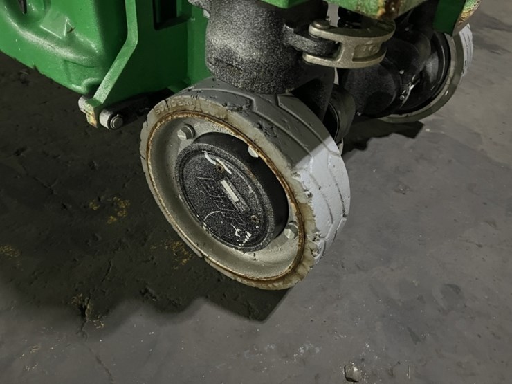 2016-jlg-1930es-image-8