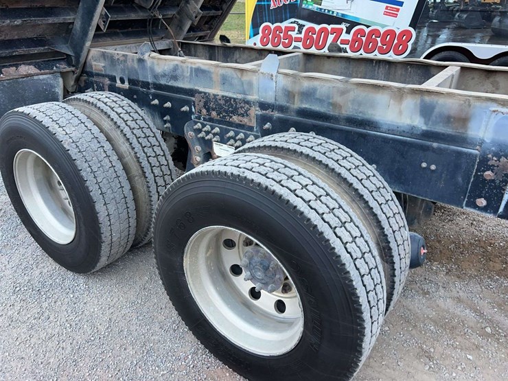 2009-international-7600-image-35