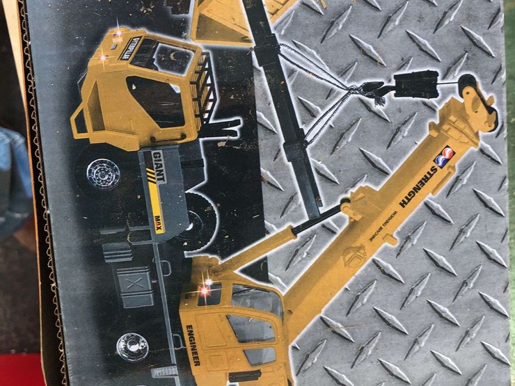 remote-control-toy-crane-image-2