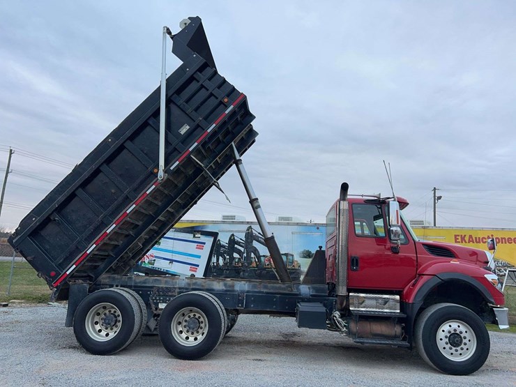 2009-international-7600-image-34