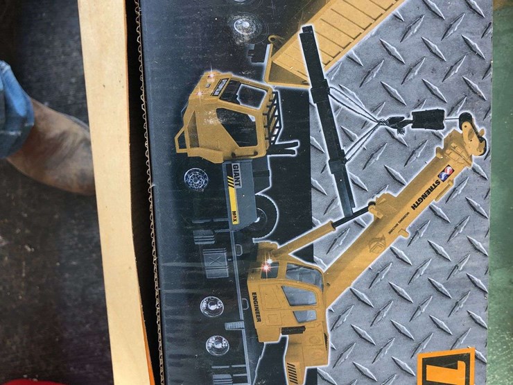 remote-control-toy-crane-image-2