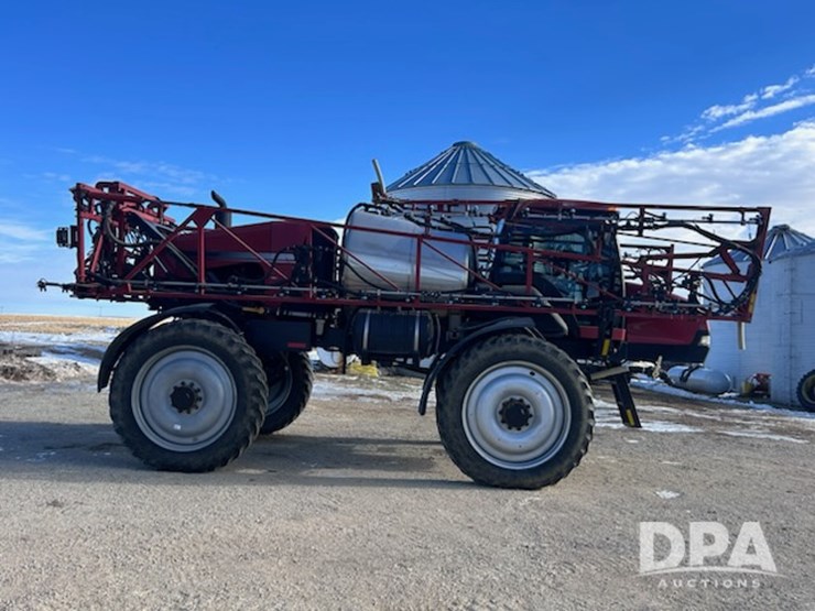 case-ih-patriot-3330-image-11