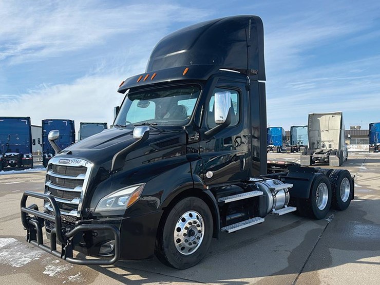 2022-freightliner-cascadia-116-image-1