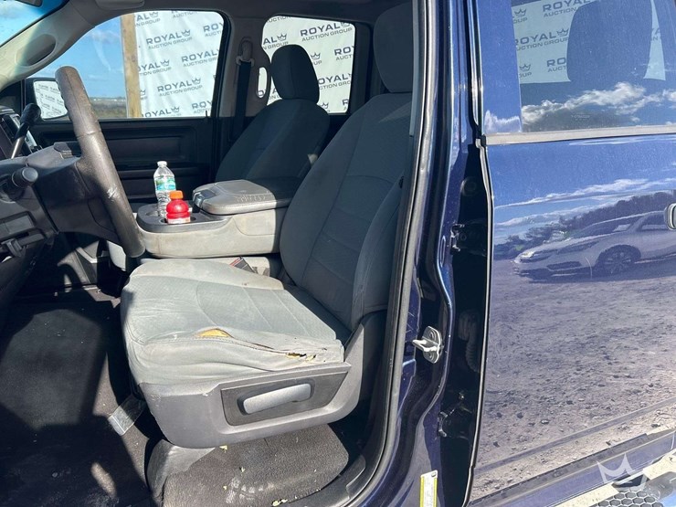 2013-ram-1500-crew-cab-pickup-truck-image-13