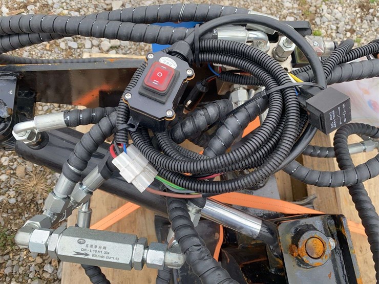 unused-giyi-mini-skid-steer-articulating-stump-grinder-image-7