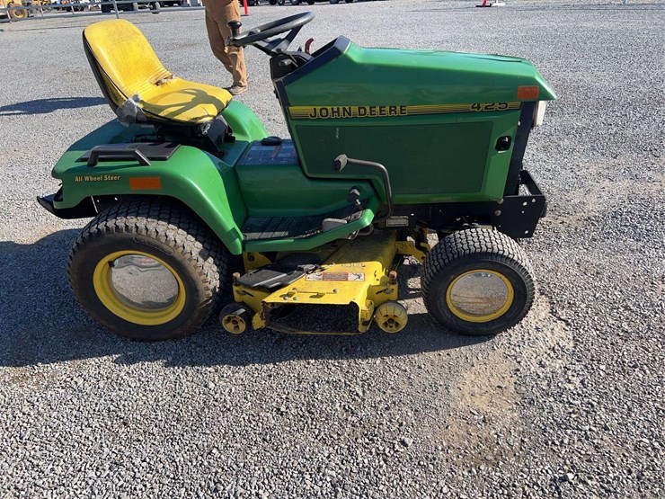 john-deere-425-image-3