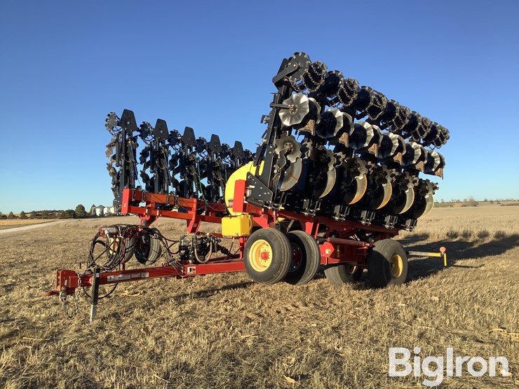 2012-krause-gladiator-16r30-strip-till-machine-image-1