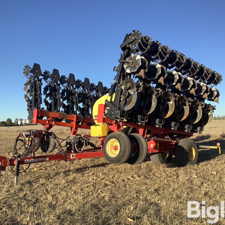 2012 Krause Gladiator 16R30 Strip Till Machine