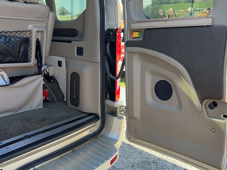 2019-ford-transit-image-39