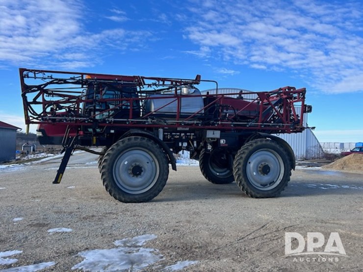 case-ih-patriot-3330-image-3