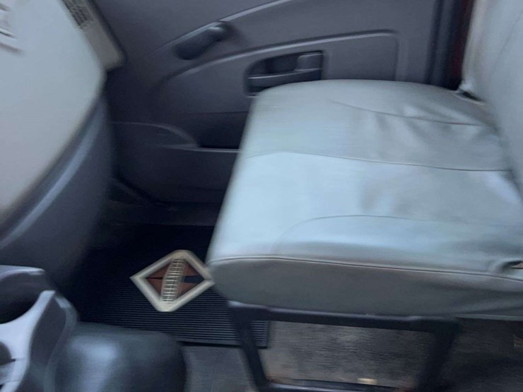 2009-international-7600-image-51