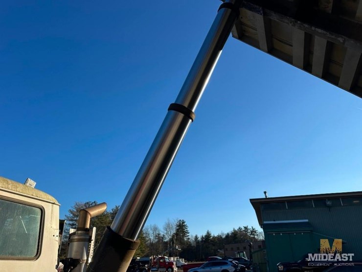 1999-mack-rd688-triaxle-dump-truck-image-14