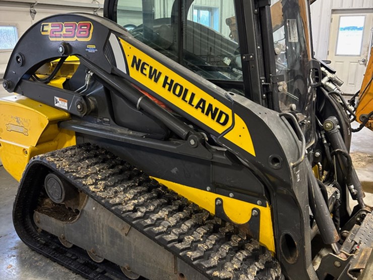 new-holland-c238-image-1