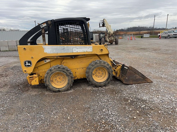 john-deere-317-image-1