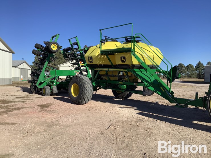 2017-john-deere-1890c-1910t-air-seeder-&-commodity-cart-image-3