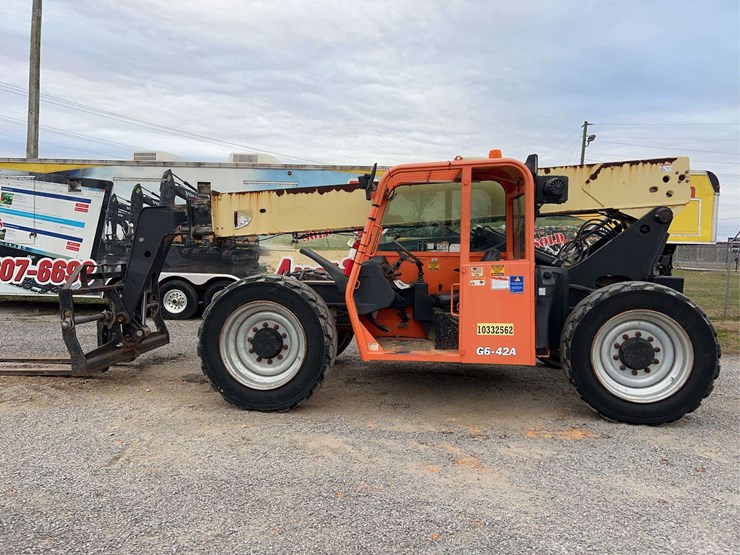 2015-jlg-g6-42a-image-1