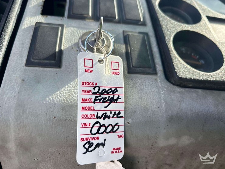 2000-freightliner-fl112-image-25