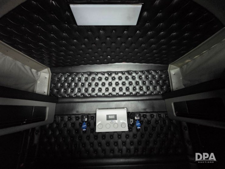 2019-kenworth-w900-image-27