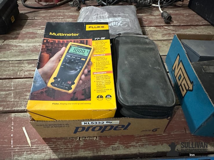 multi-meters-&-tape-measures-image-3