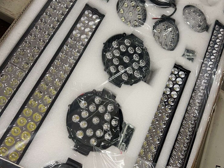 16pc-unused-led-worklights-image-3
