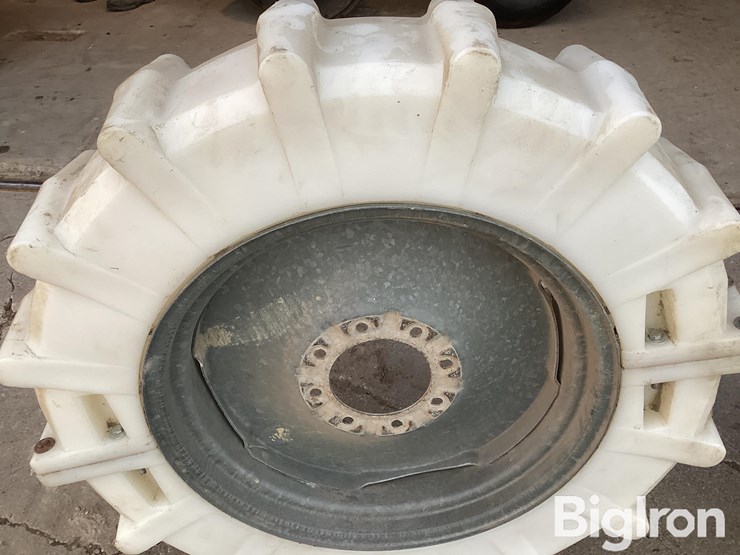 mach-2-11.2x24-airless-pivot-wheels-image-12