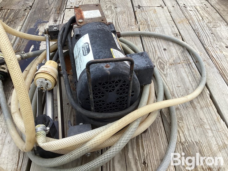 johnson-blue-fertilizer-pump-image-15