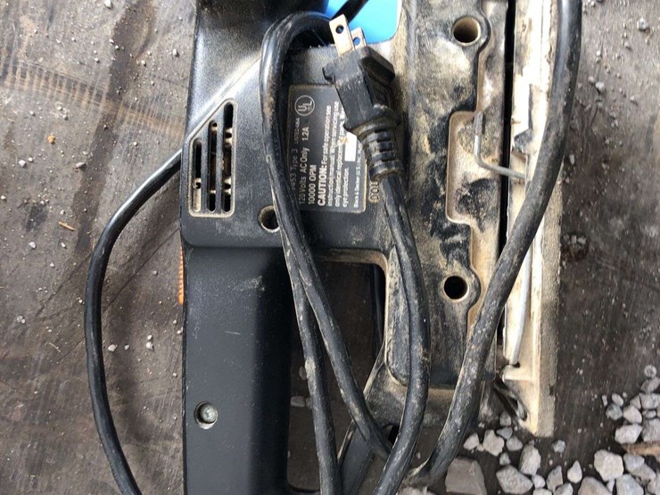 black-&-decker-1/3-sheet-sander-image-2