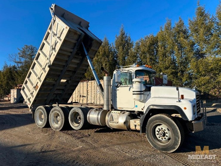 1999-mack-rd688-triaxle-dump-truck-image-13