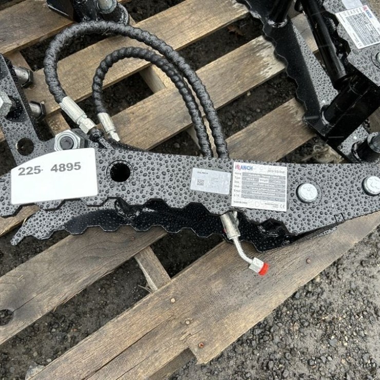 2025 IR Hydraulic Thumb