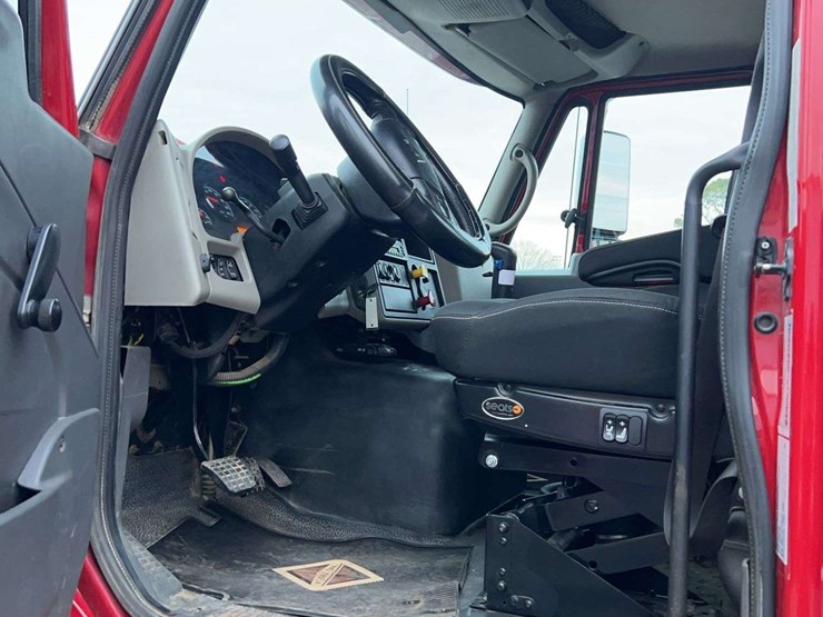 2009-international-7600-image-45