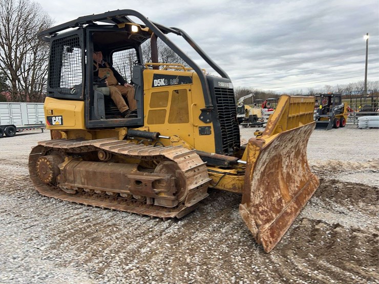 2015-caterpillar-d5k2-lgp-image-16