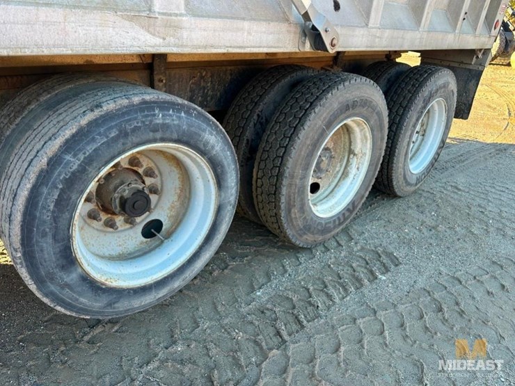 1999-mack-rd688-triaxle-dump-truck-image-22