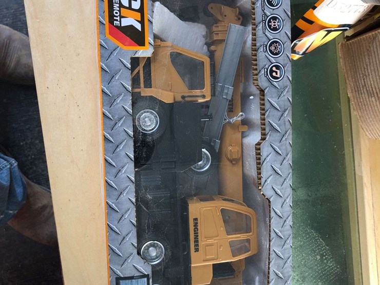 remote-control-toy-crane-image-1
