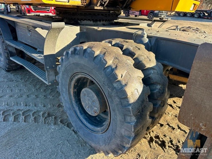 2012-liebherr-924c-wheeled-excavator-image-29