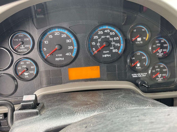 2009-international-7600-image-12