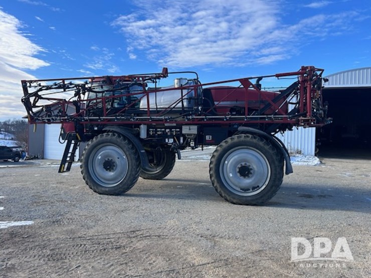 case-ih-patriot-3330-image-4