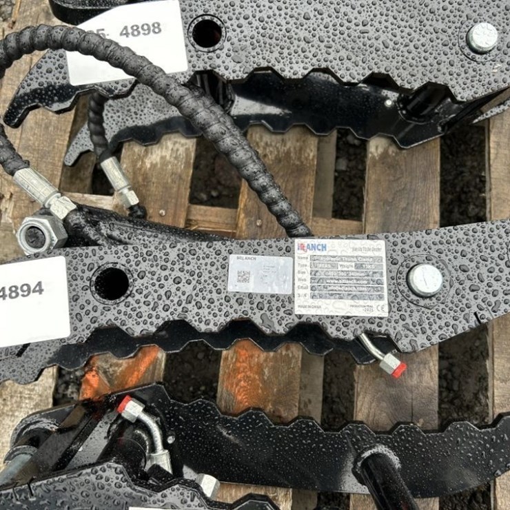 2025 IR Hydraulic Thumb