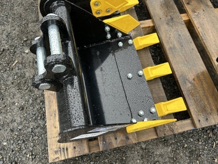 2025-ir-15"-dig-bucket-image-2