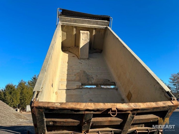 1999-mack-rd688-triaxle-dump-truck-image-15