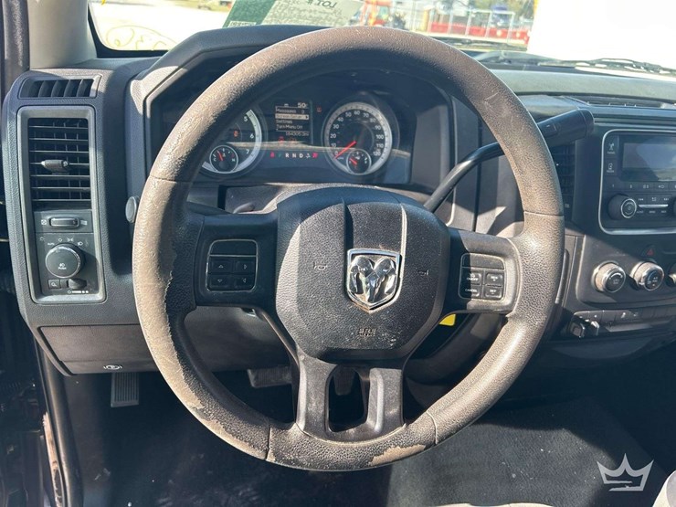 2013-ram-1500-crew-cab-pickup-truck-image-11